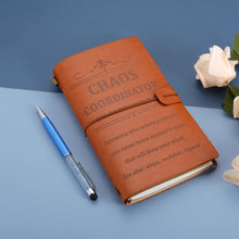 将图片加载到图库查看器,Bosses Day Gifts for Men Women Engraved Journal Boss Lady Gifts for Women Best Boss Gifts for Men Women Chaos Coordinator Thank You Gifts for Leader Manager Birthday Christmas Gifts for Boss Coworkers