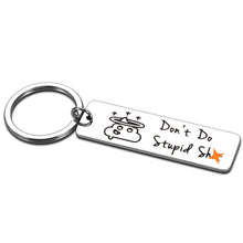 将图片加载到图库查看器,Funny Gifts for Son Daughter from Mom Daddy Don't Do Stupid Keychain for Women Men Gag Gifts for Kids Teen Girls Boys Funny Sarcasm Gift for Family Humor Birthday Graduation Gifts for Friends BFF