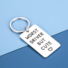 将图片加载到图库查看器,New Driver Gift for Boyfriend Girlfriend Couple Friends Worst Driver but Cute Car Keychain Driving Safety Funny Present for Girls Boys Women Men Husband Wife Trucker Metallic Reminder Tag for Her Him