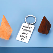 将图片加载到图库查看器,New Driver Gift for Boyfriend Girlfriend Couple Friends Worst Driver but Cute Car Keychain Driving Safety Funny Present for Girls Boys Women Men Husband Wife Trucker Metallic Reminder Tag for Her Him