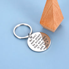 将图片加载到图库查看器,Coworker Leaving-gifts Keychain for Colleague Friend Boss Farewell Goodbye Present Going Away Thank You Keyring Retirement Pendant for Men Women We Don't Meet People by Accident