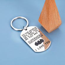 将图片加载到图库查看器,Dad Birthday Gift Keychain Christmas Father's Day Gifts from Kids Key Ring for Daddy Step Dad Husband Dad to Be from Daughter Son Wife Valentine Anniversary Gift for Men Him Superhero I Love You