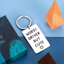将图片加载到图库查看器,New Driver Gift for Boyfriend Girlfriend Couple Friends Worst Driver but Cute Car Keychain Driving Safety Funny Present for Girls Boys Women Men Husband Wife Trucker Metallic Reminder Tag for Her Him