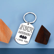 将图片加载到图库查看器,Dad Birthday Gift Keychain Christmas Father's Day Gifts from Kids Key Ring for Daddy Step Dad Husband Dad to Be from Daughter Son Wife Valentine Anniversary Gift for Men Him Superhero I Love You