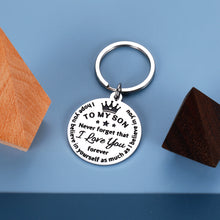 将图片加载到图库查看器,Inspirational Gift-Keychains To My Son from Dad Mom Family Never Forget That I Love You Forever Birthday Graduation Christmas Back to School Present for Him Boys Teens Jewelry Pendant