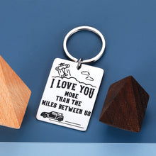 将图片加载到图库查看器,Valentine Day Gift for Him Her Long Distance Relationship I Love You Couple Keychain for Boyfriend Girlfriend Husband Wife Anniversary Birthday Gift Tag for Newlywed Women Men Fiance Fiancee Him Her