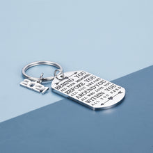 将图片加载到图库查看器,Graduation Gifts 2021 Senior Students Keychain for Him Her Inspirational Birthday Coming-of-age Gifts for Son Daughter Teen Girls Boys from Mom Daddy Best Friends Gifts for College Graduate Tag