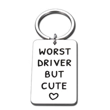 将图片加载到图库查看器,New Driver Gift for Boyfriend Girlfriend Couple Friends Worst Driver but Cute Car Keychain Driving Safety Funny Present for Girls Boys Women Men Husband Wife Trucker Metallic Reminder Tag for Her Him