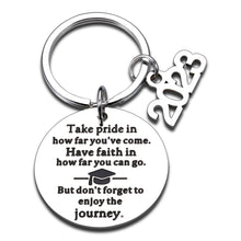 将图片加载到图库查看器,Class of 2023 Graduation Gifts for Him Her Inspirational Keychain Senior 2023 Gifts for Middle High School College University Nurse Student Christmas Stocking Stuffers for Teen Boys Girls Son Daughter