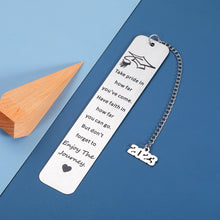 将图片加载到图库查看器,Class of 2023 Graduation Bookmark Gifts for Seniors 2023 High School College Medical Student Inspirational 2023 Grad Gifts for Her Him Boys Girls Women Men Master Gifts for Nurse Mom to Son Daughter