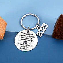 将图片加载到图库查看器,Class of 2023 Graduation Gifts for Him Her Inspirational Keychain Senior 2023 Gifts for Middle High School College University Nurse Student Christmas Stocking Stuffers for Teen Boys Girls Son Daughter