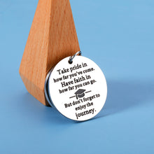 将图片加载到图库查看器,Class of 2023 Graduation Gifts for Him Her Inspirational Keychain Senior 2023 Gifts for Middle High School College University Nurse Student Christmas Stocking Stuffers for Teen Boys Girls Son Daughter